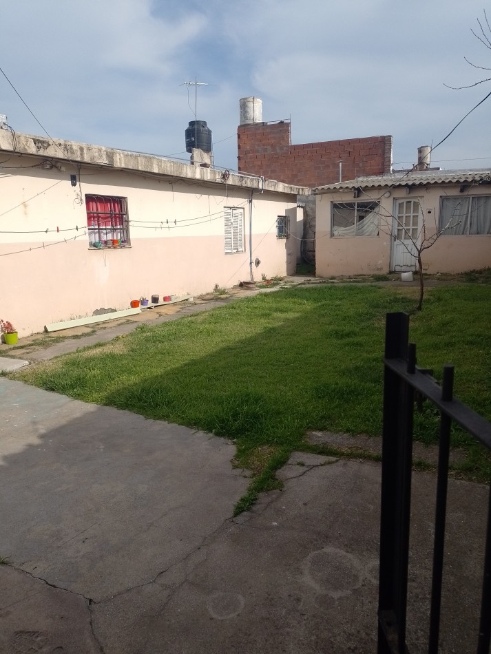 **MULTIFAMILIAR (3 UNIDADES) A REFACCIONAR, EN BARRIO CERRITO** 