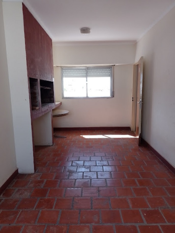 ¡BAJO VALOR! **DEPARTAMENTO 3 AMBIENTES EN ZONA PUERTO** 