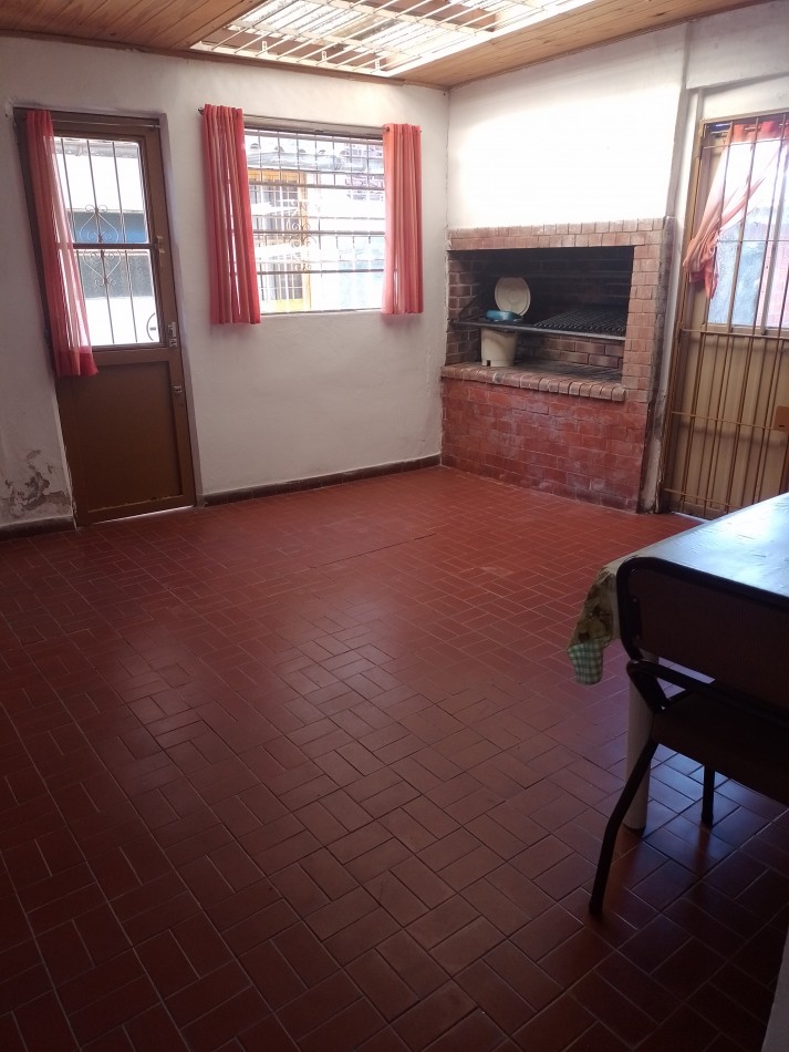 **CASA + DEPARTAMENTO ¡APTO CREDITO! EN BARRIO CORORONEL DORREDO**