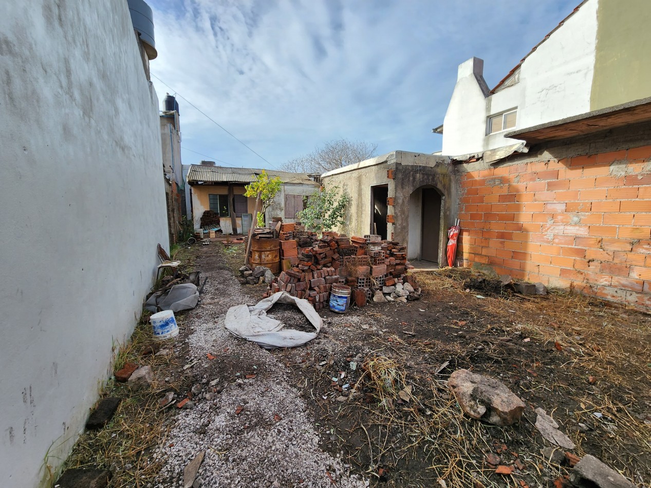**TERRENO EN VENTA CON CONSTRUCCION ADHERIDA EN BARRIO TERMAS HUINCO**