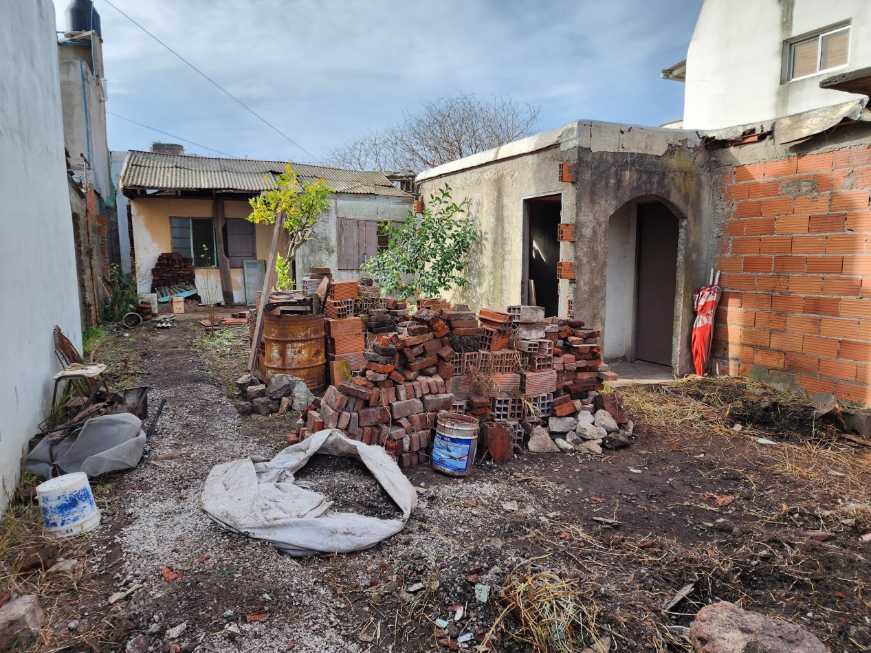 **TERRENO EN VENTA CON CONSTRUCCION ADHERIDA EN BARRIO TERMAS HUINCO**