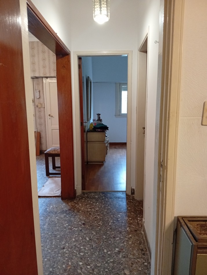 **CHALET 5 AMBIENTES EN BARRIO CERRITO**
