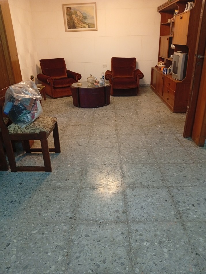 **CHALET 5 AMBIENTES EN BARRIO CERRITO**