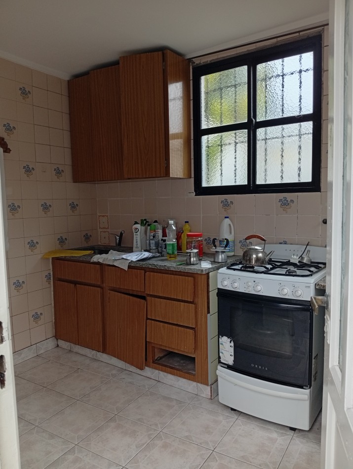 **CHALET 5 AMBIENTES EN BARRIO CERRITO**