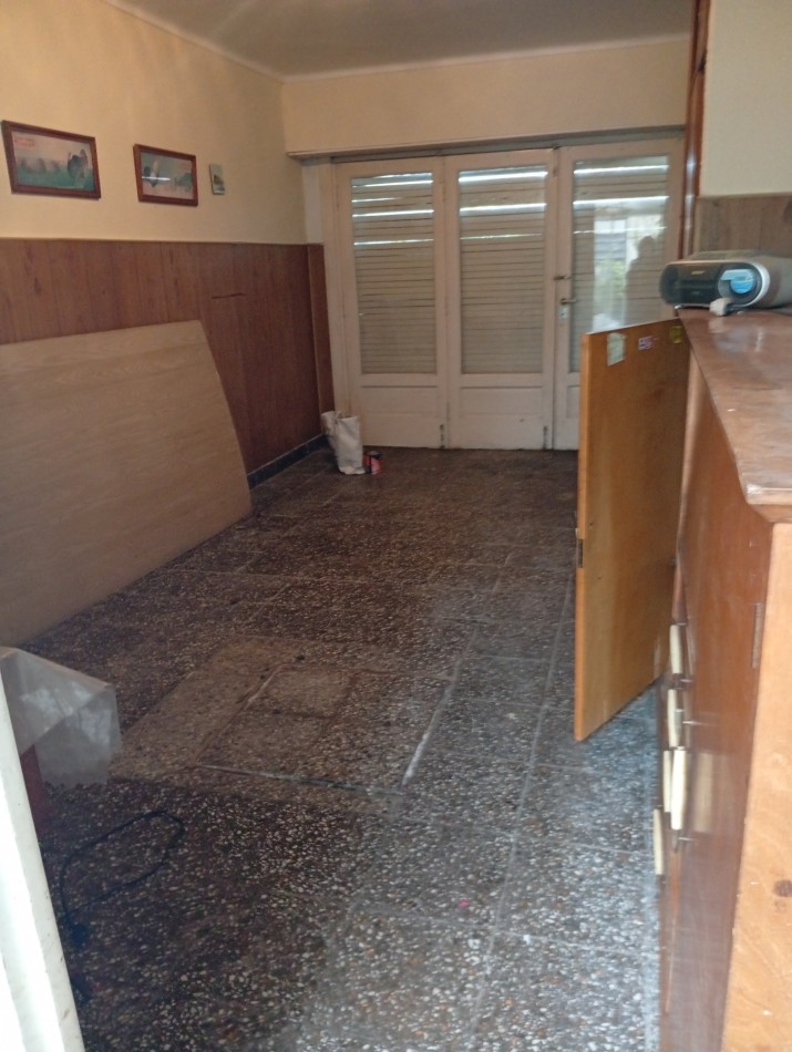 **CHALET 5 AMBIENTES EN BARRIO CERRITO**