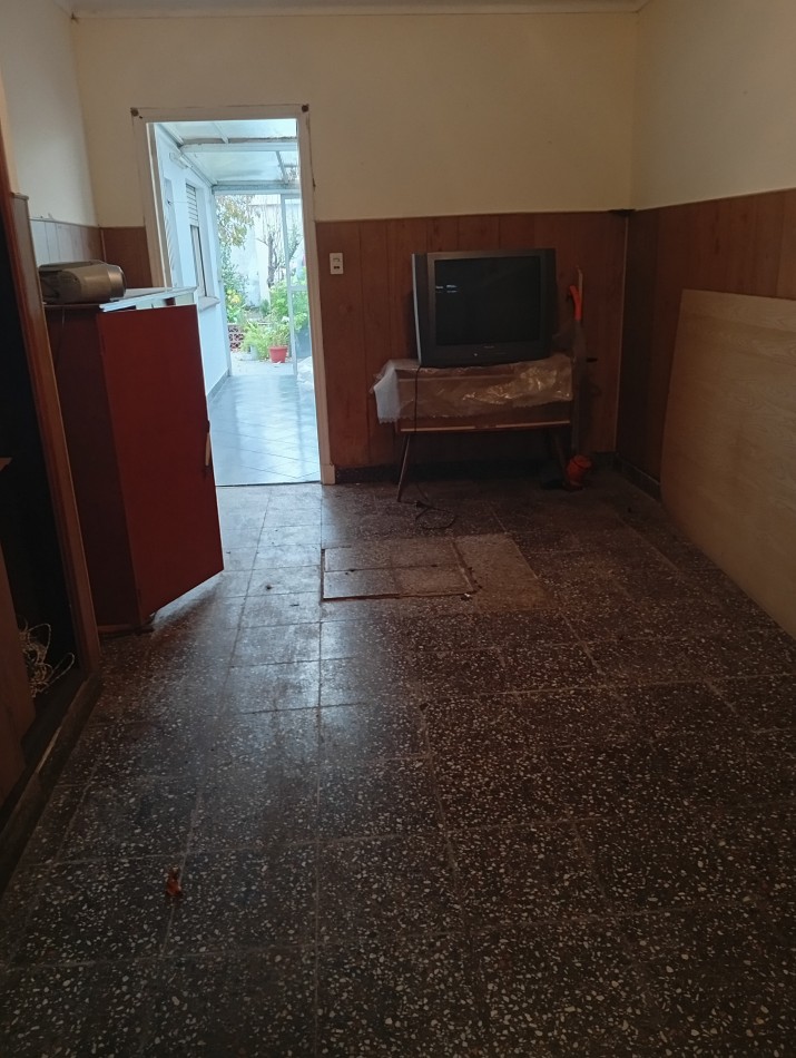 **CHALET 5 AMBIENTES EN BARRIO CERRITO**