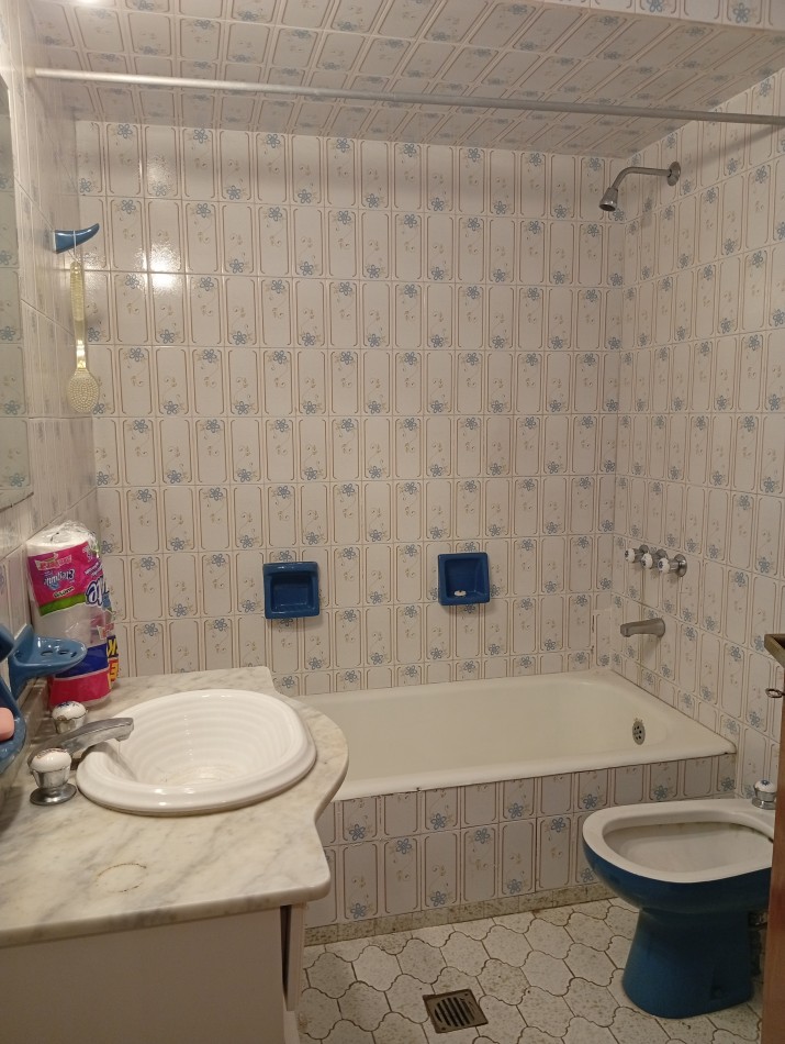 **CHALET 5 AMBIENTES EN BARRIO CERRITO**