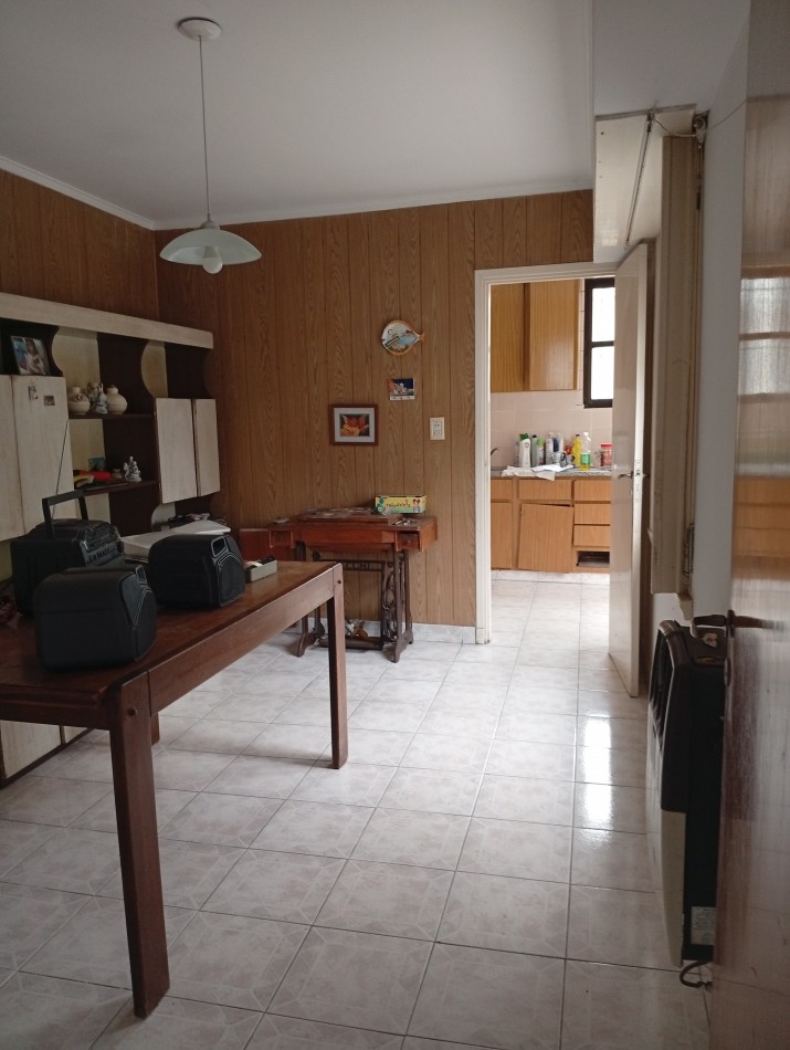 **CHALET 5 AMBIENTES EN BARRIO CERRITO**