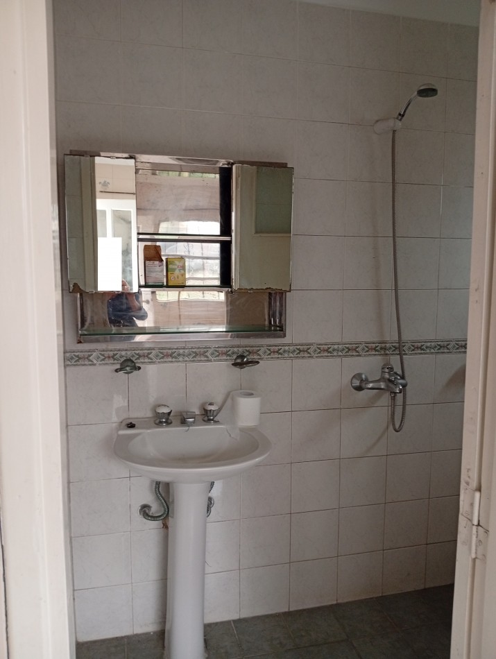 **CHALET 5 AMBIENTES EN BARRIO CERRITO**