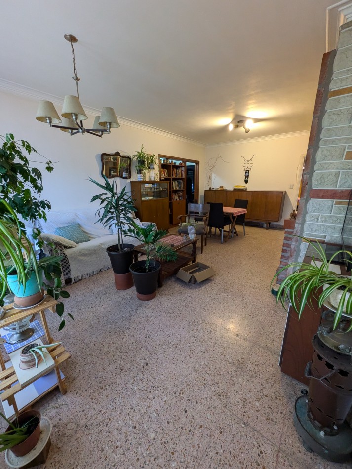 **CHALET EN COLINAS DE PERALTA RAMOS, EXCELENTE UBICACION**