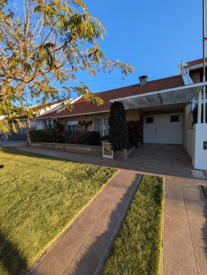 **CHALET EN COLINAS DE PERALTA RAMOS, EXCELENTE UBICACION**