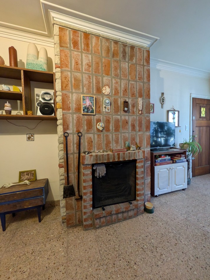 **CHALET EN COLINAS DE PERALTA RAMOS, EXCELENTE UBICACION**