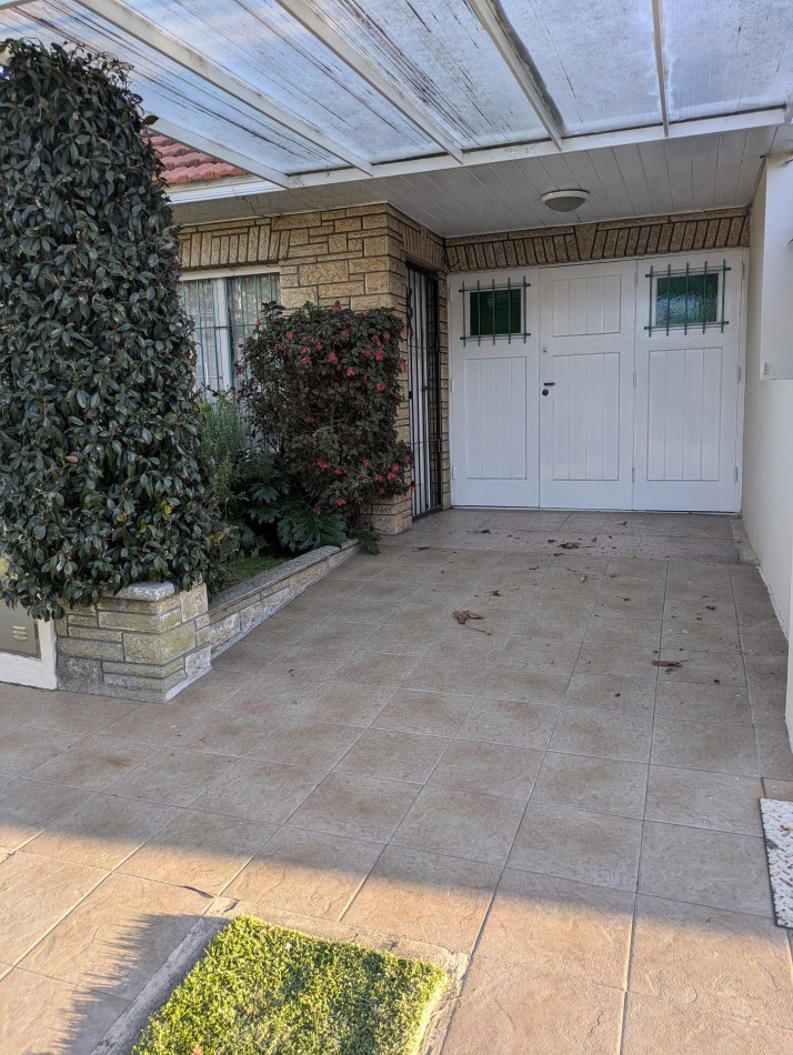 **CHALET EN COLINAS DE PERALTA RAMOS, EXCELENTE UBICACION**
