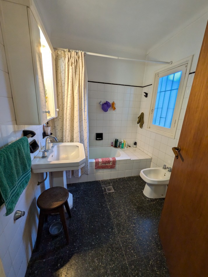 **CHALET EN COLINAS DE PERALTA RAMOS, EXCELENTE UBICACION**