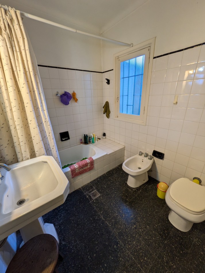 **CHALET EN COLINAS DE PERALTA RAMOS, EXCELENTE UBICACION**