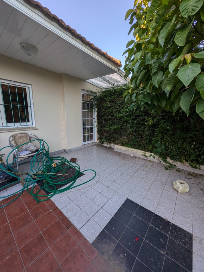**CHALET EN COLINAS DE PERALTA RAMOS, EXCELENTE UBICACION**