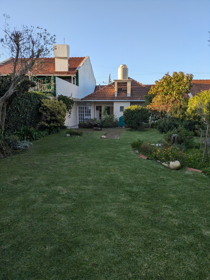 **CHALET EN COLINAS DE PERALTA RAMOS, EXCELENTE UBICACION**