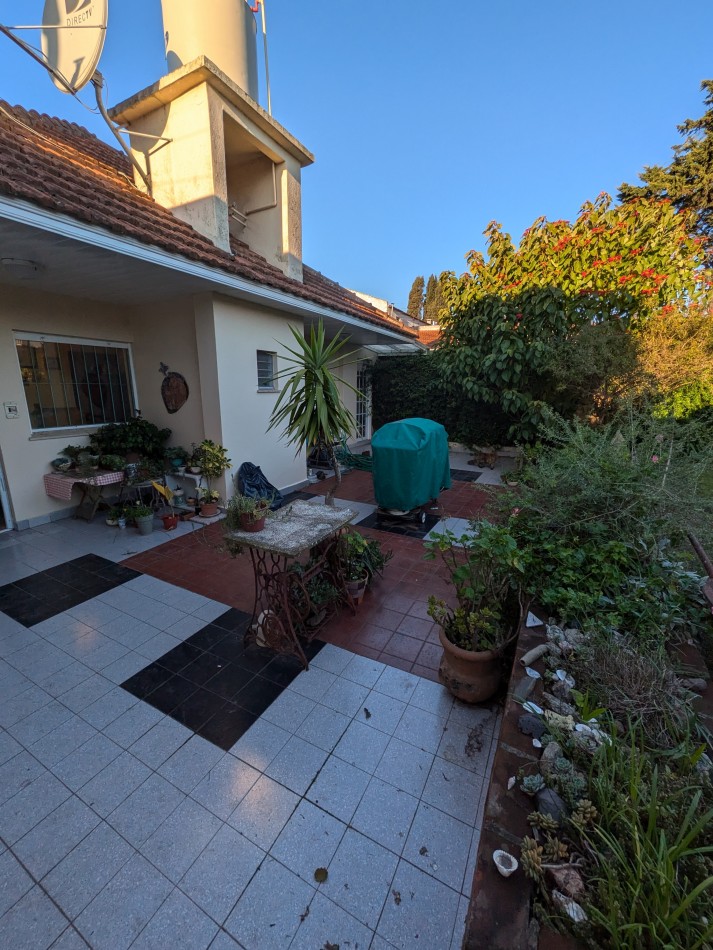**CHALET EN COLINAS DE PERALTA RAMOS, EXCELENTE UBICACION**