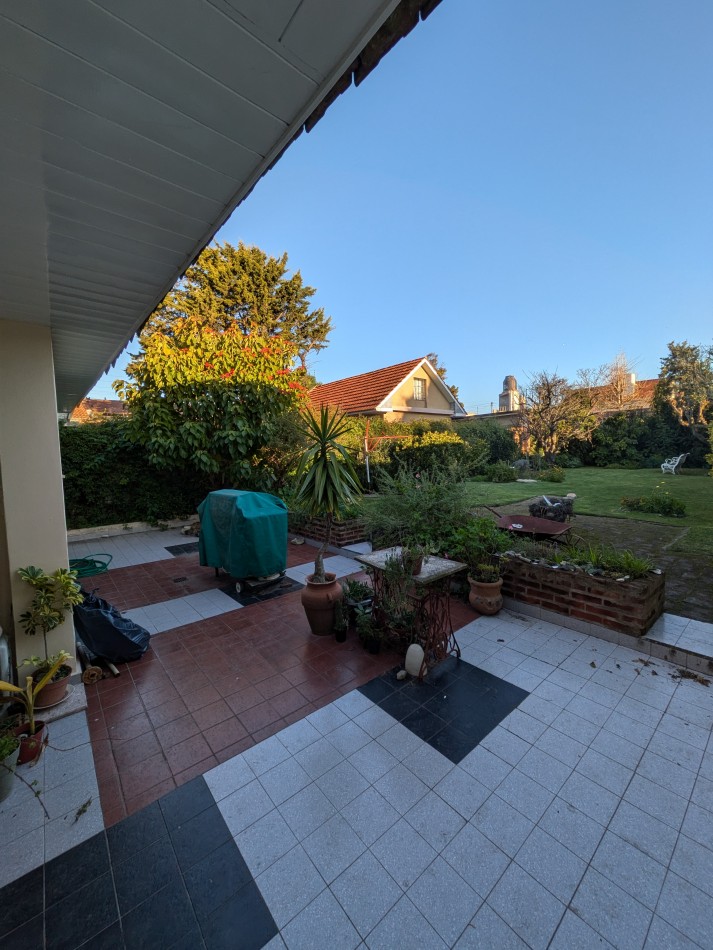 **CHALET EN COLINAS DE PERALTA RAMOS, EXCELENTE UBICACION**
