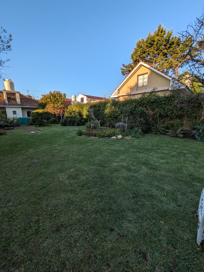 **CHALET EN COLINAS DE PERALTA RAMOS, EXCELENTE UBICACION**