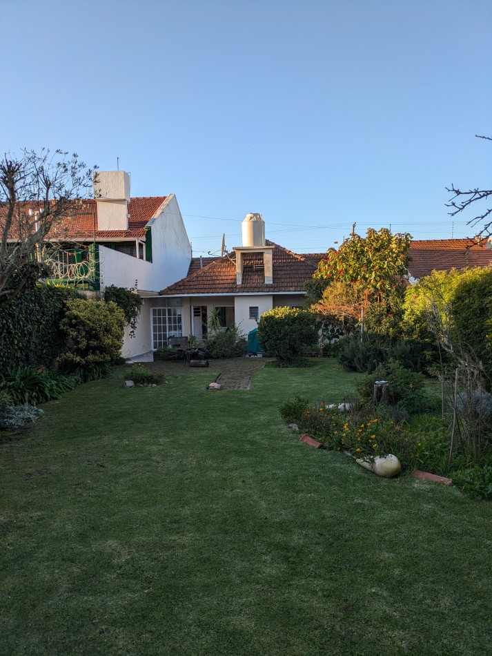 **CHALET EN COLINAS DE PERALTA RAMOS, EXCELENTE UBICACION**
