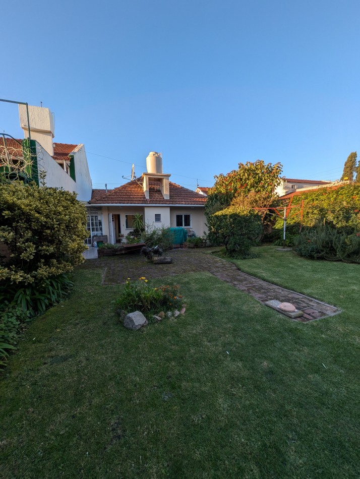 **CHALET EN COLINAS DE PERALTA RAMOS, EXCELENTE UBICACION**