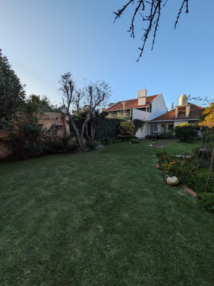 **CHALET EN COLINAS DE PERALTA RAMOS, EXCELENTE UBICACION**