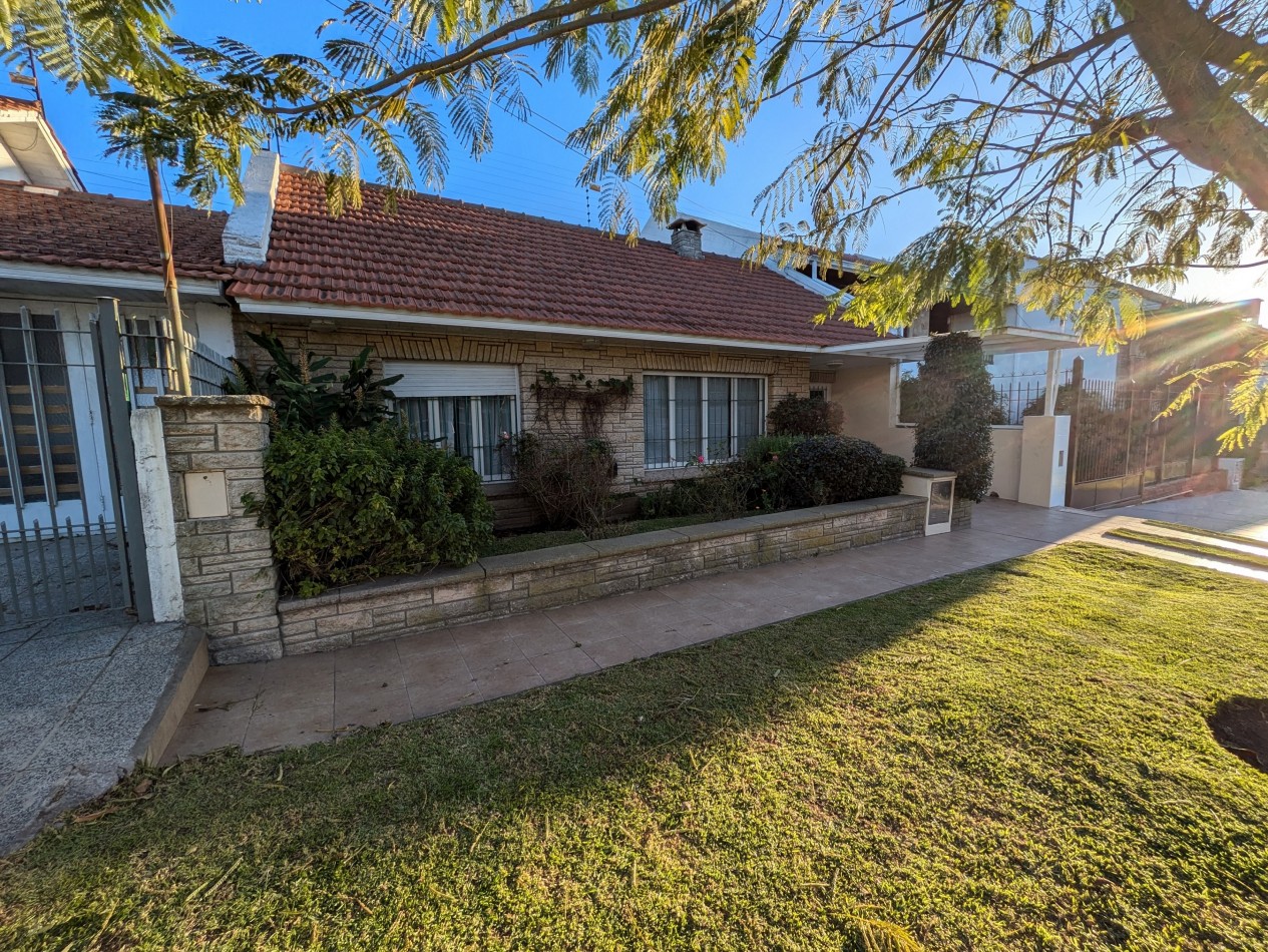 **CHALET EN COLINAS DE PERALTA RAMOS, EXCELENTE UBICACION**