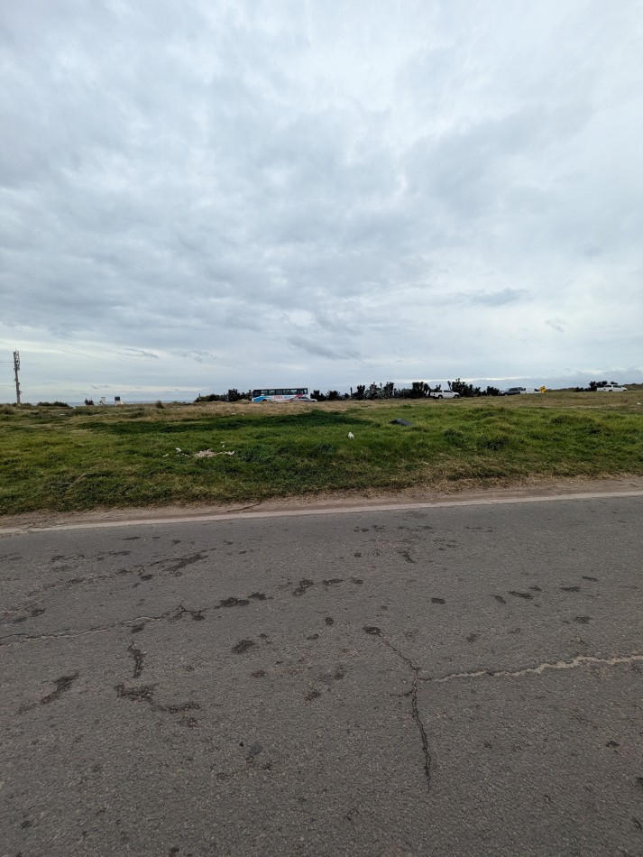 **¡IDEAL INVERSION! COMPLEJO DE 4 VIVIENDAS EN BLOCK EN BARRIO PLAYA SERENA, SOBRE COLECTORA FRENTE AL MAR**