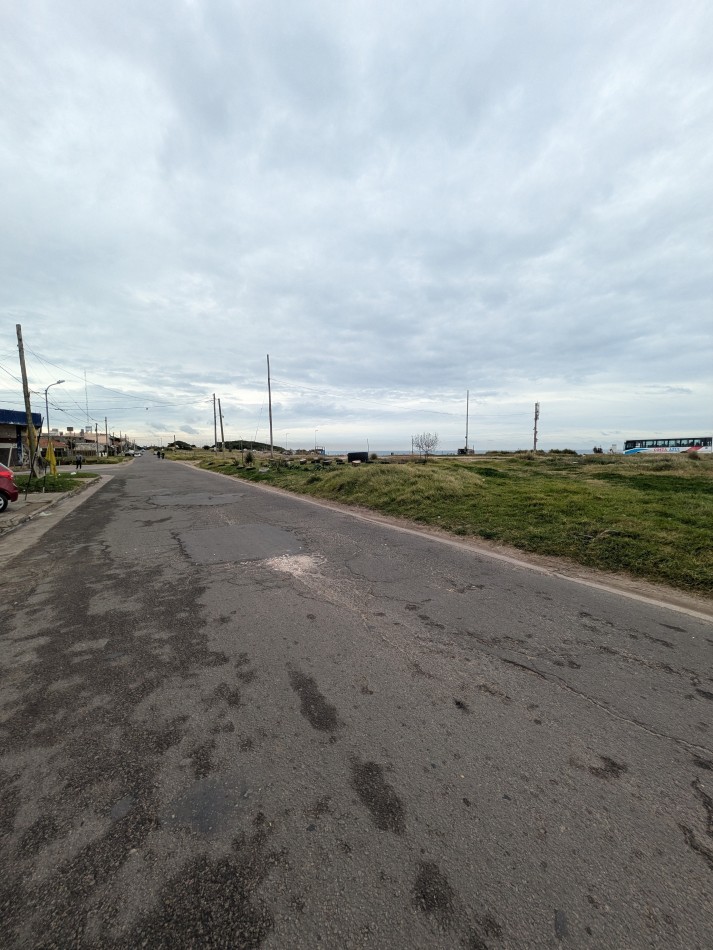 **¡IDEAL INVERSION! COMPLEJO DE 4 VIVIENDAS EN BLOCK EN BARRIO PLAYA SERENA, SOBRE COLECTORA FRENTE AL MAR**