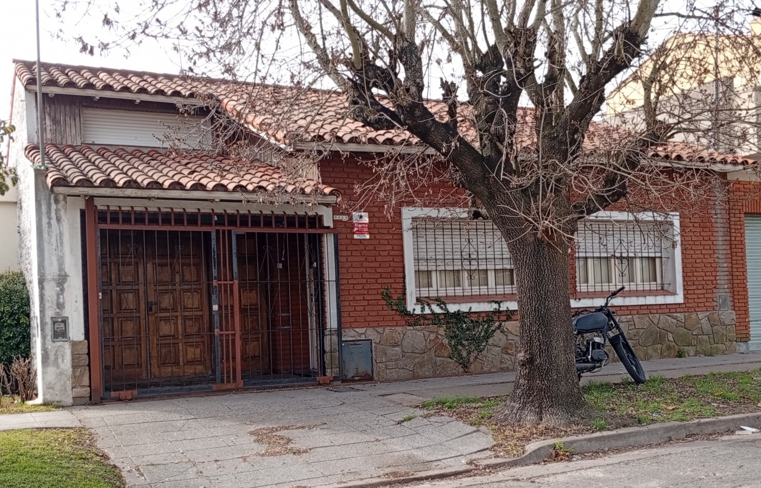 **CHALET ¡APTO CREDITO! EN BARRIO MUNDIALISTA**
