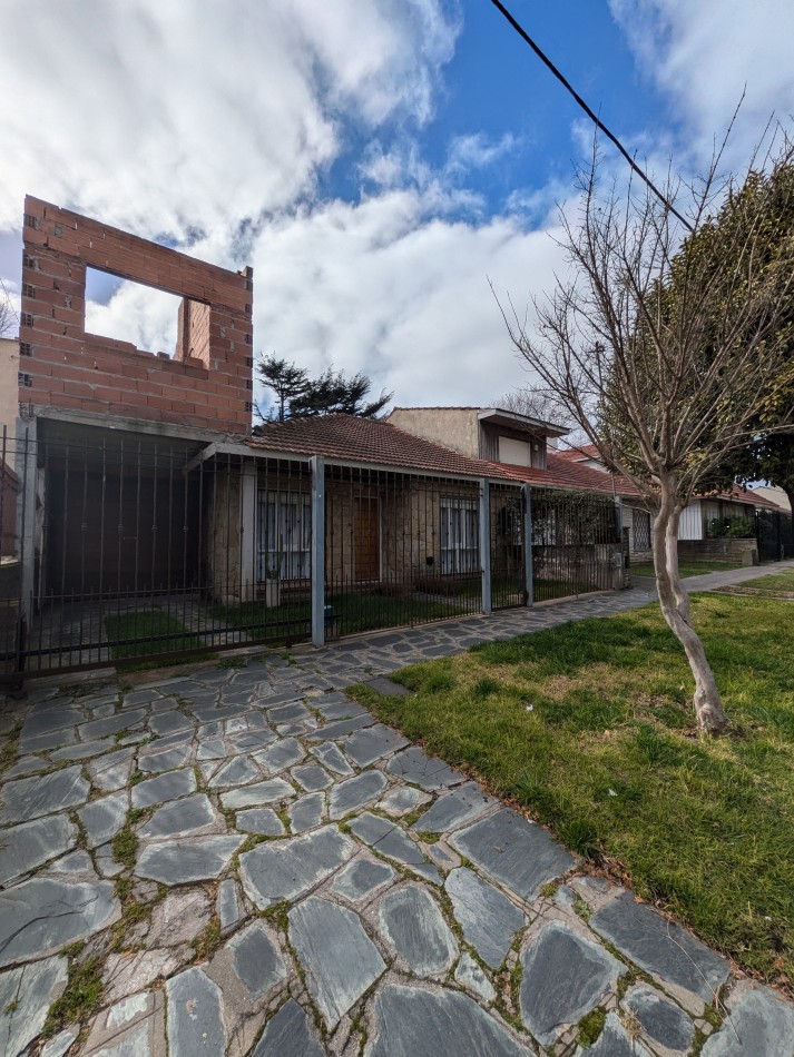 **CHALET CON GRAN PARQUE EN PUNTA MOGOTES**