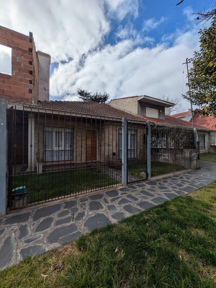 **CHALET CON GRAN PARQUE EN PUNTA MOGOTES**