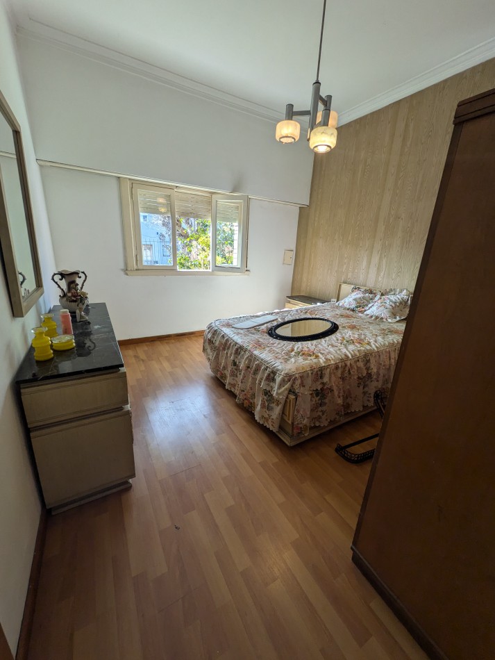 **CHALET 5 AMBIENTES EN BARRIO CERRITO**