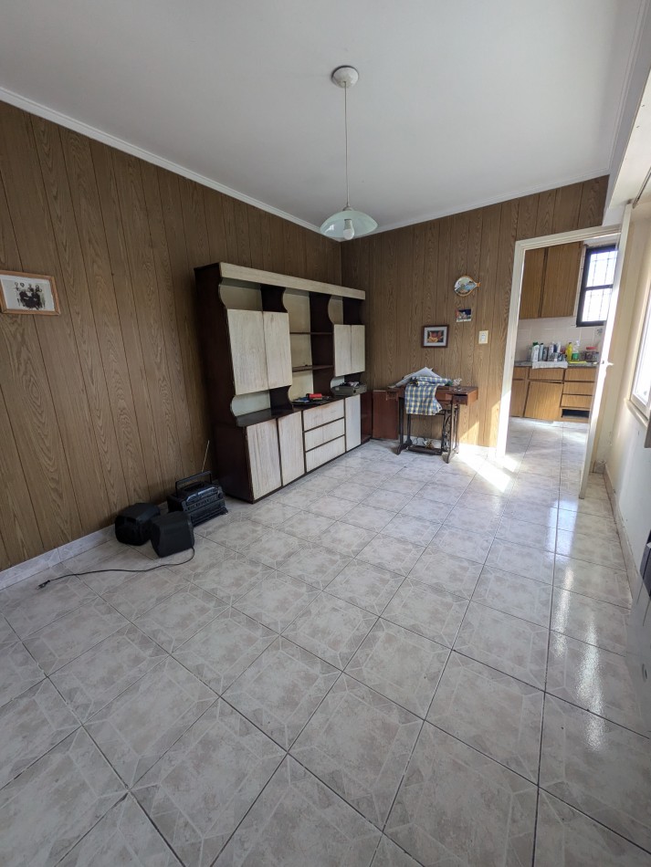 **CHALET 5 AMBIENTES EN BARRIO CERRITO**