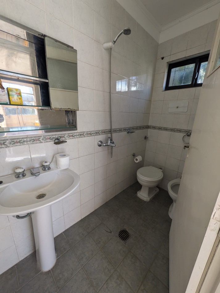 **CHALET 5 AMBIENTES EN BARRIO CERRITO**