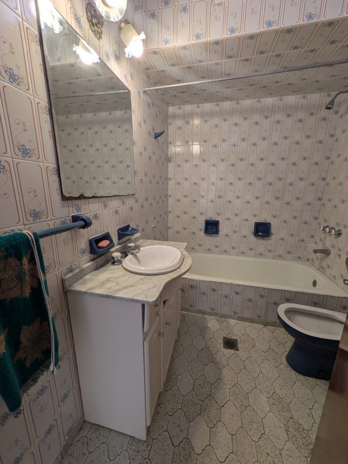 **CHALET 5 AMBIENTES EN BARRIO CERRITO**