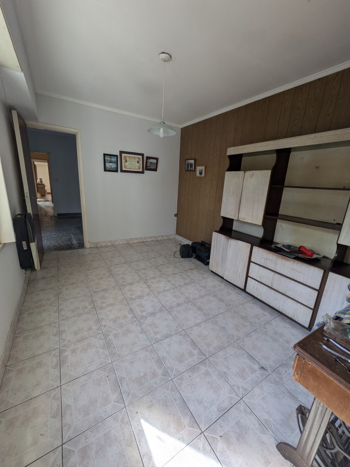 **CHALET 5 AMBIENTES EN BARRIO CERRITO**