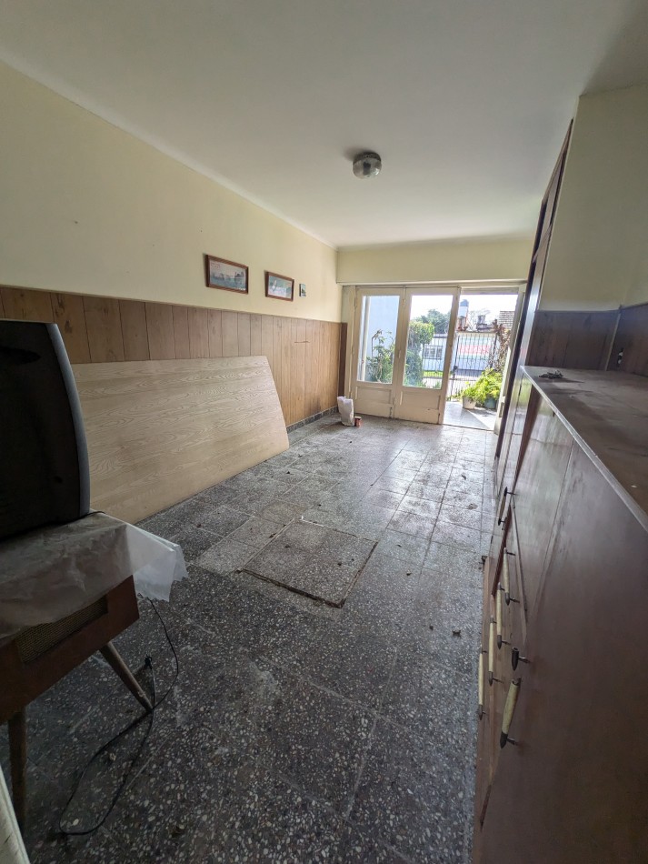 **CHALET 5 AMBIENTES EN BARRIO CERRITO**