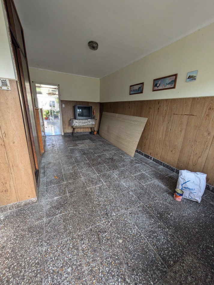 **CHALET 5 AMBIENTES EN BARRIO CERRITO**
