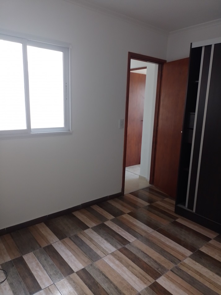 **ALQUILER 24 MESES / DEPARTAMENTO 3 AMBIENTES SEMINUEVO EN BARRIO LOURDES**