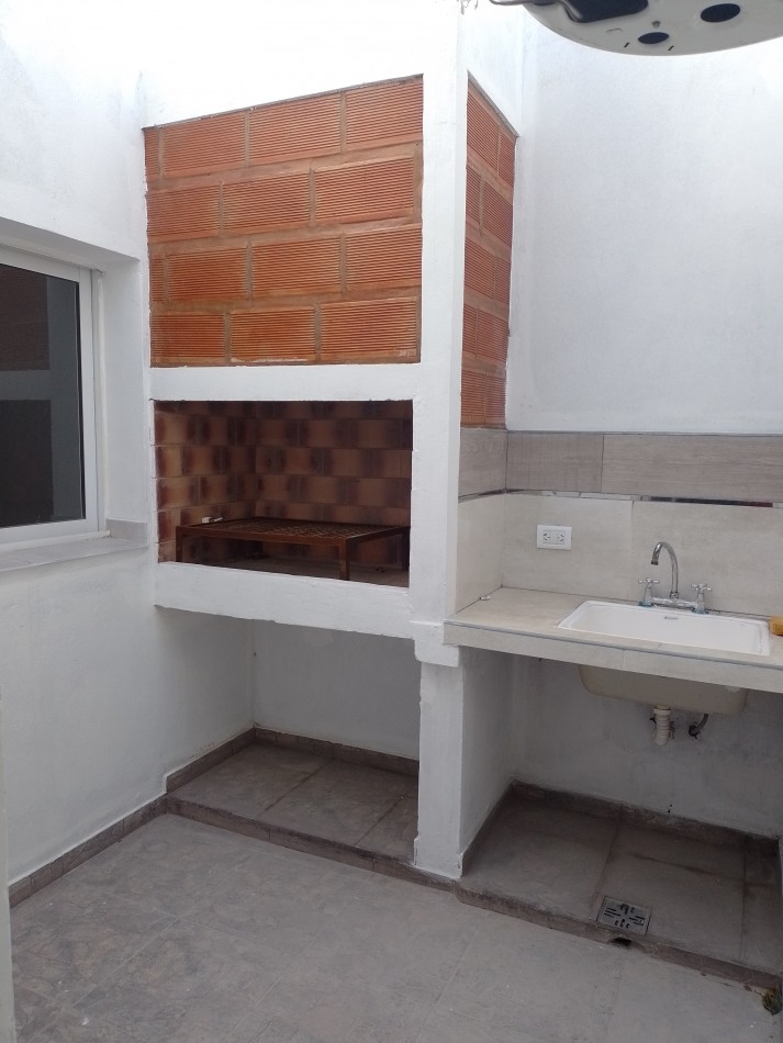 **ALQUILER 24 MESES / DEPARTAMENTO 3 AMBIENTES SEMINUEVO EN BARRIO LOURDES**