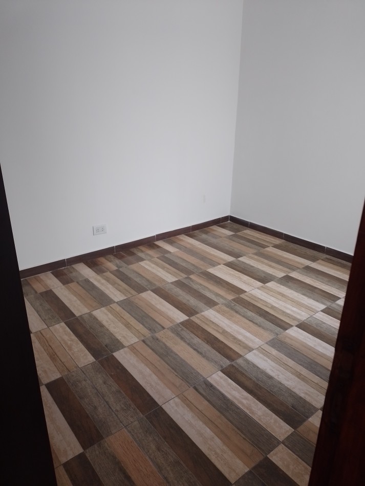 **ALQUILER 24 MESES / DEPARTAMENTO 3 AMBIENTES SEMINUEVO EN BARRIO LOURDES**