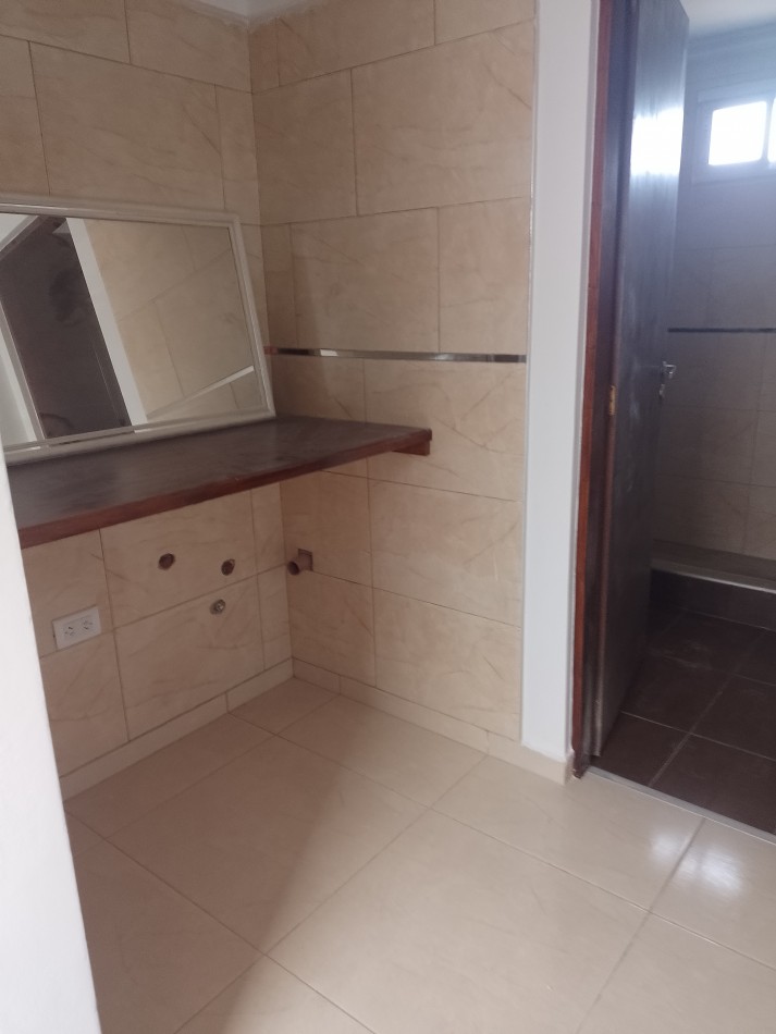 **ALQUILER 24 MESES / DEPARTAMENTO 3 AMBIENTES SEMINUEVO EN BARRIO LOURDES**
