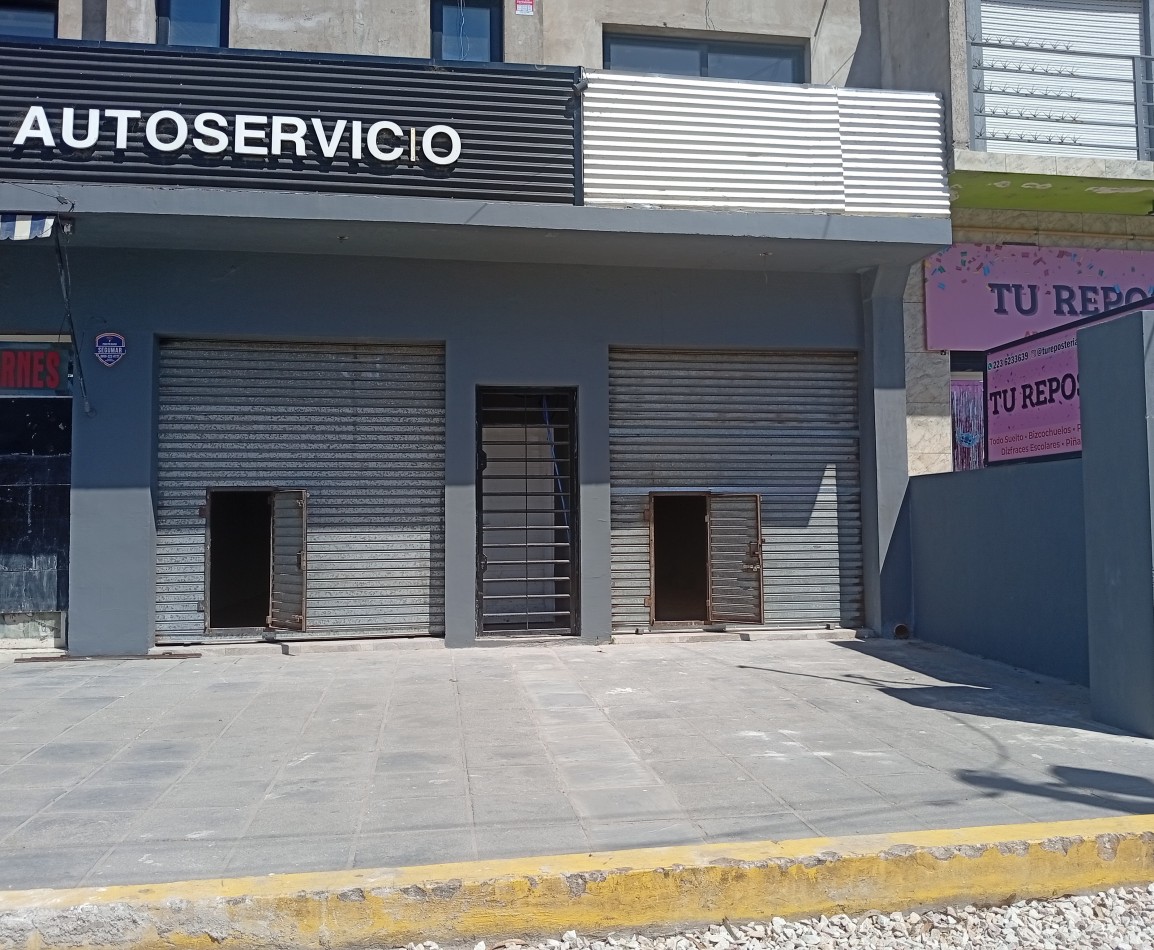 **LOCAL COMERCIAL EN ALQUILER EN BARRIO COLINAS DE PERALTA RAMOS - SOBRE AV. MARIO BRAVO**