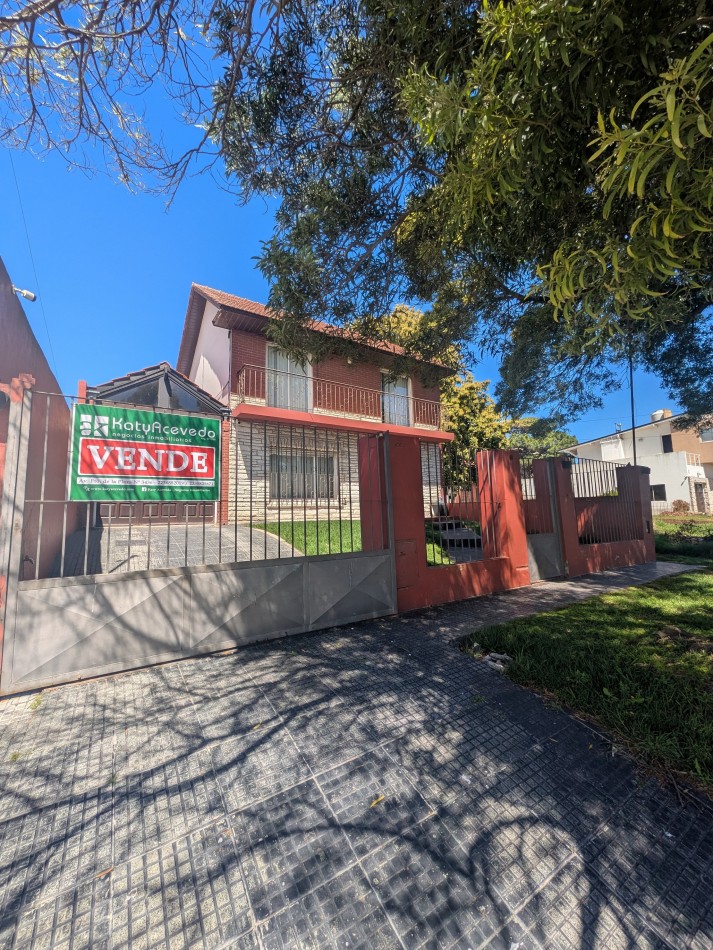 **HERMOSO CHALET EN COLINAS DE PERALTA RAMOS** 