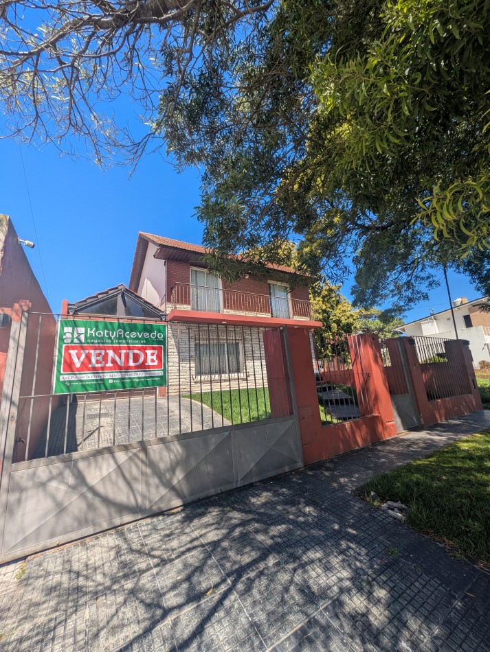 **HERMOSO CHALET EN COLINAS DE PERALTA RAMOS** 