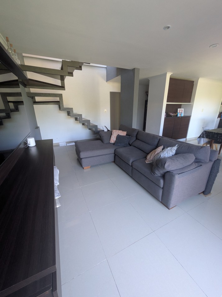 **CASA MODERNA 6 AMBIENTES EN COLINAS DE PERALTA RAMOS**