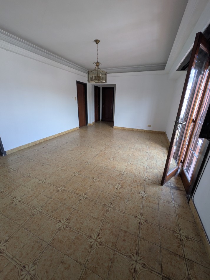 **INMUEBLE EN BLOCK EN VENTA - LOCAL COMERCIAL A LA CALLE + VIVIENDA EN PLANTA ALTA EN BARRIO LOURDES**