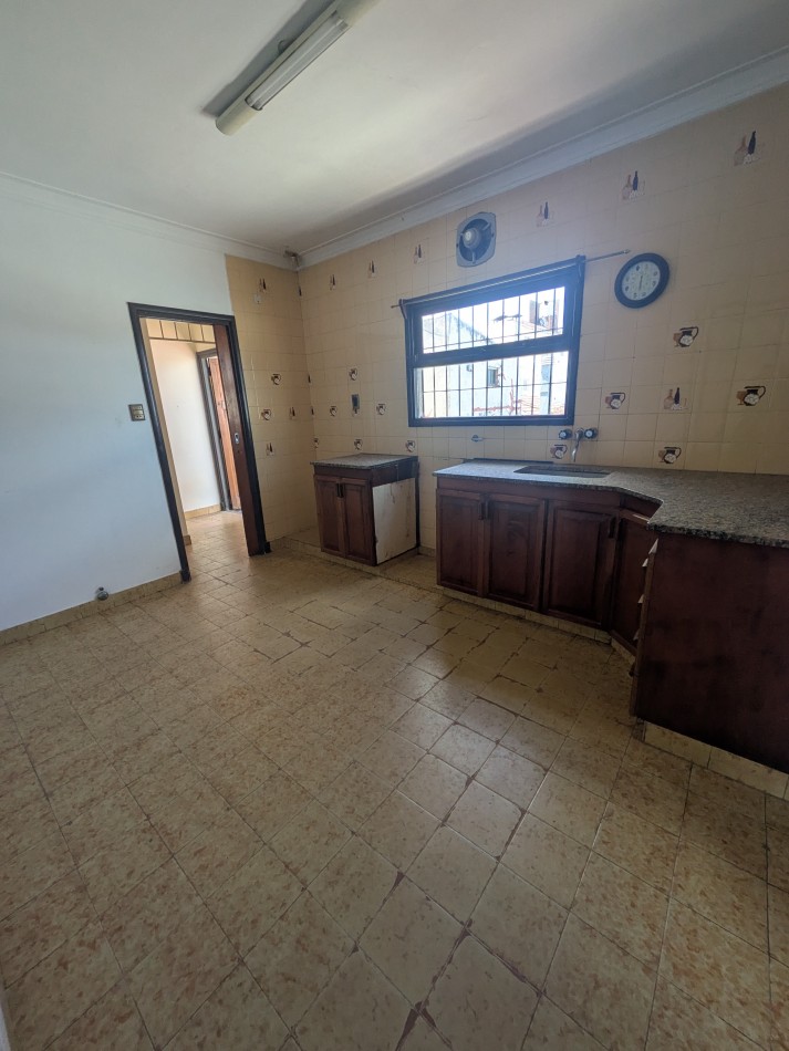 **INMUEBLE EN BLOCK EN VENTA - LOCAL COMERCIAL A LA CALLE + VIVIENDA EN PLANTA ALTA EN BARRIO LOURDES**